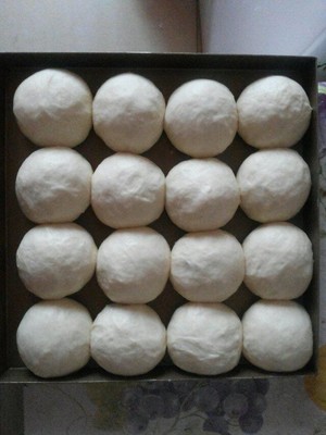 淡奶油软面包图片,松软有嚼劲的乳酪奶香小面包