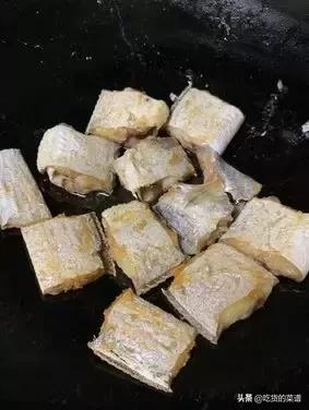 煎带鱼不粘锅不破皮的技巧,煎带鱼不粘锅不破皮的正确做法