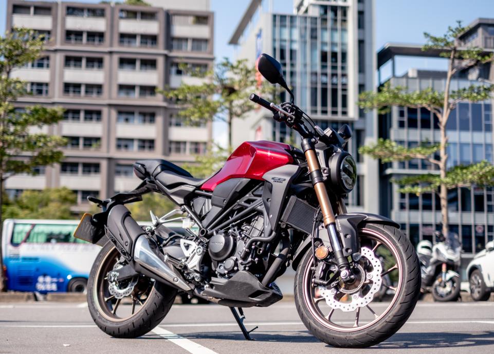 本田小排量旗舰摩托车cb300r,2023款本田cb300r国内优惠