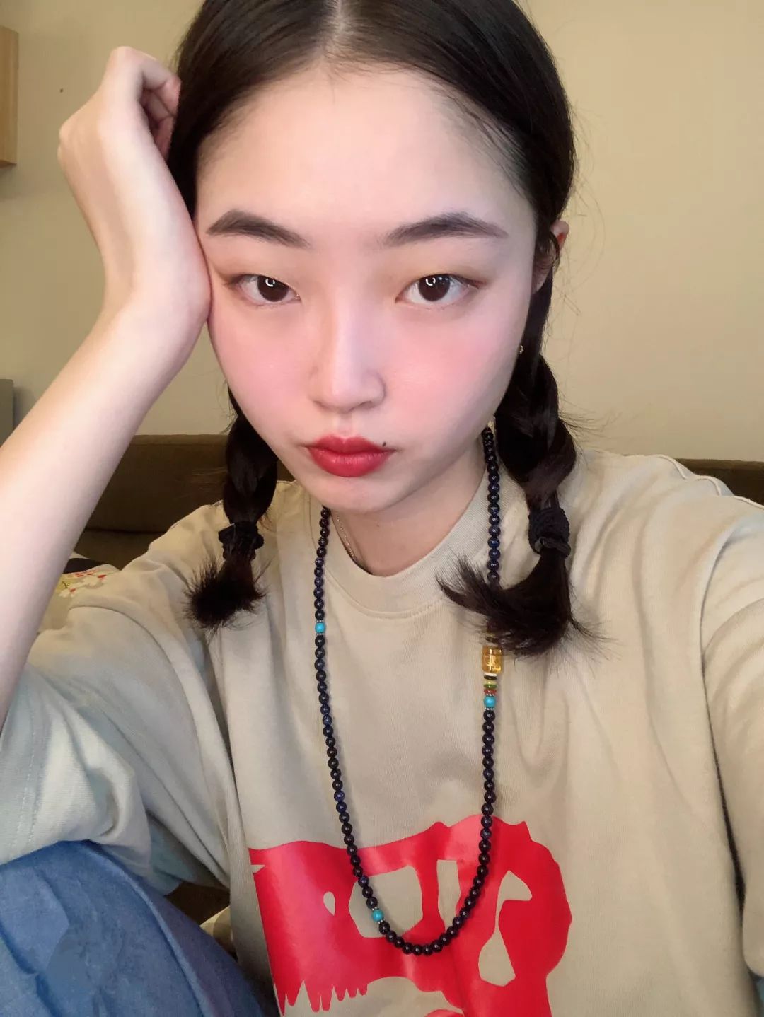 脸上长的痣有哪些是不可以取的,脸上长黑痣会影响颜值吗