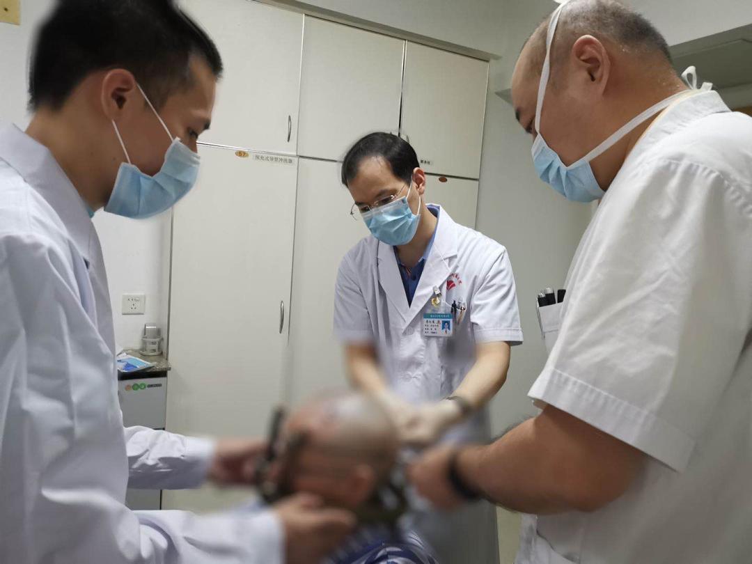 广西帕友药物失效，赴桂林医学院附属医院DBS手术后重焕新生