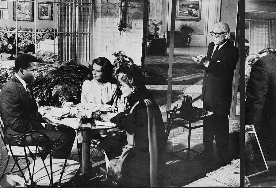 白雪公主变黑炭公主,白雪公主变成听话人偶