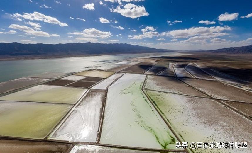 从乾隆年间就开始开采的高原盐湖，如今依然畅销全国，甚至国外