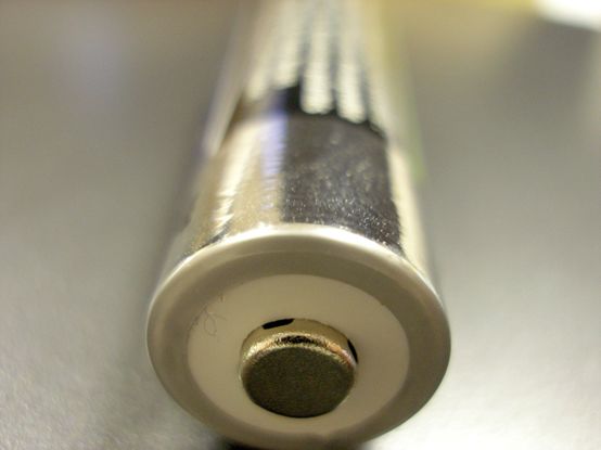 丰田镍氢电池和铁锂电池哪个安全,丰田为什么把镍氢电池换成锂电池