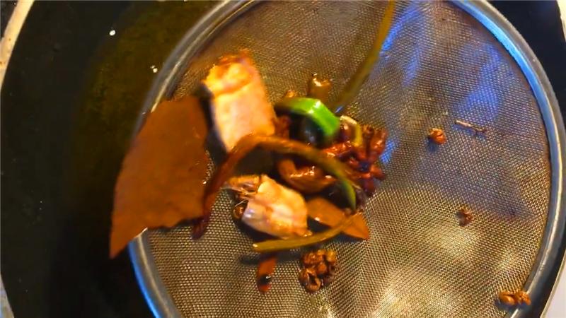 饭店辣椒油的做法与配方,饭店里的辣椒油咋做的