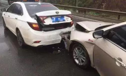 车辆被追尾对方全责怎么处理流程,车子被追尾了对方全责什么时候修