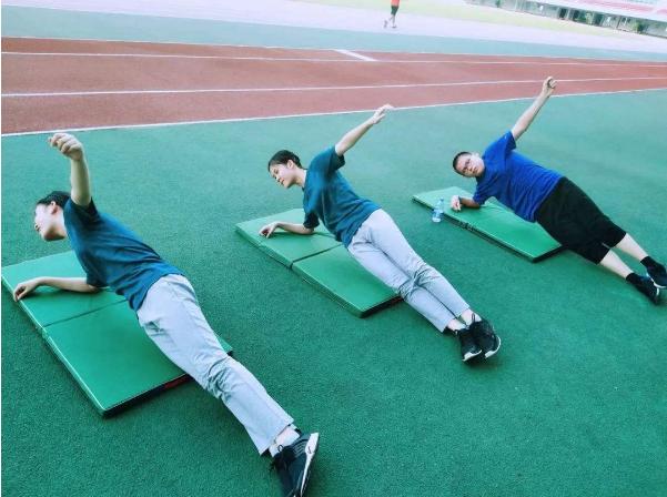 体育老师公认的“省力”跑步办法,学会以后,轻松通过体育考试