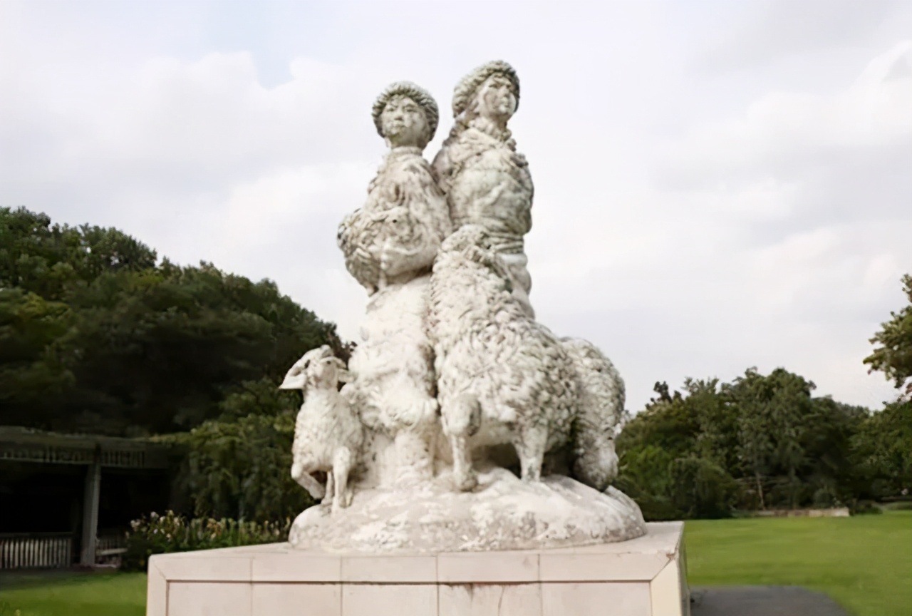 龙梅和玉荣保护羊群故事总结,龙梅和玉荣保护羊群故事