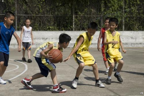 自己一个人练篮球该练些什么,自己一个人打篮球