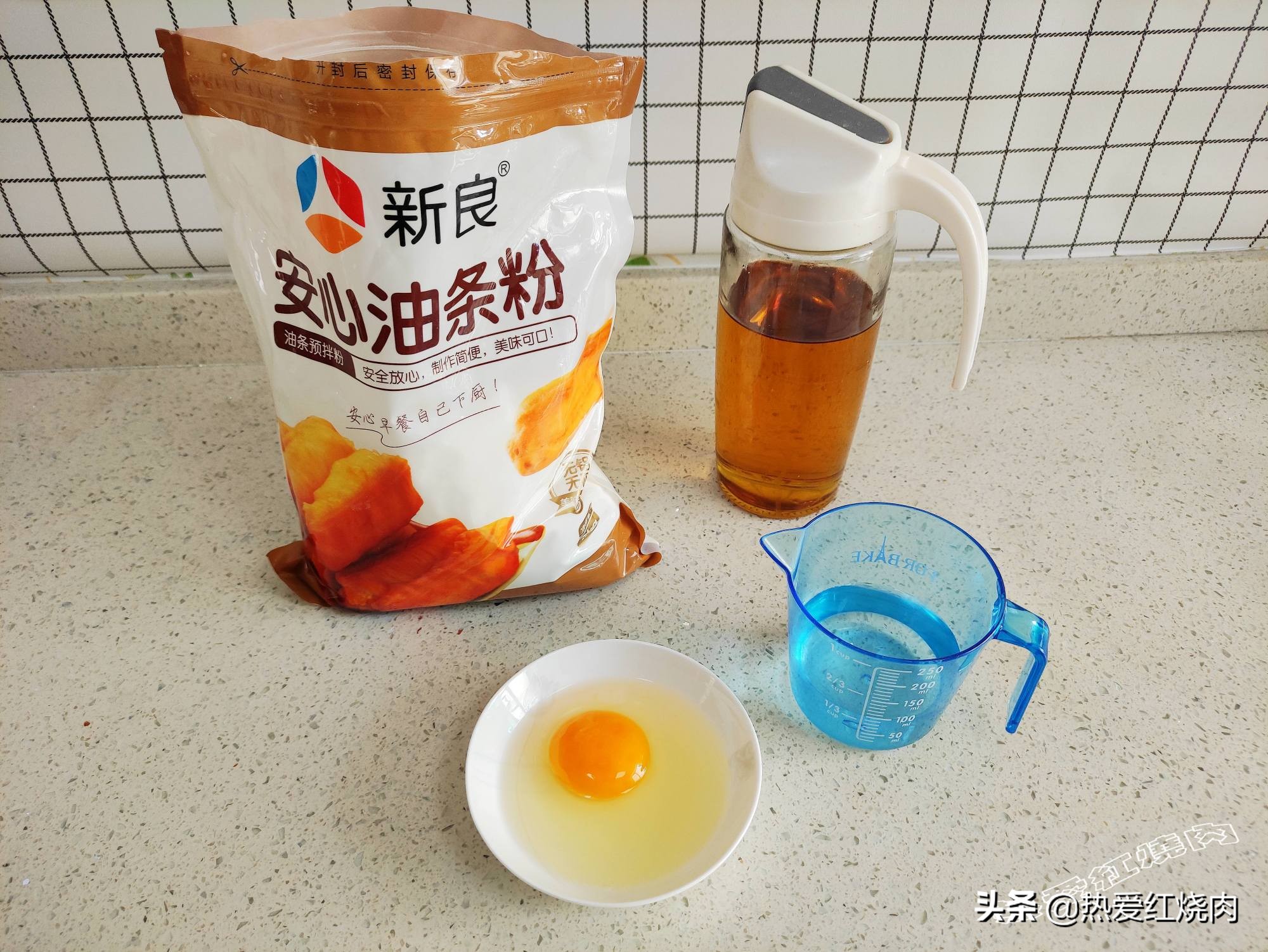 家庭炸油条最简单又好吃的做法,家庭炸油条最简单的做法