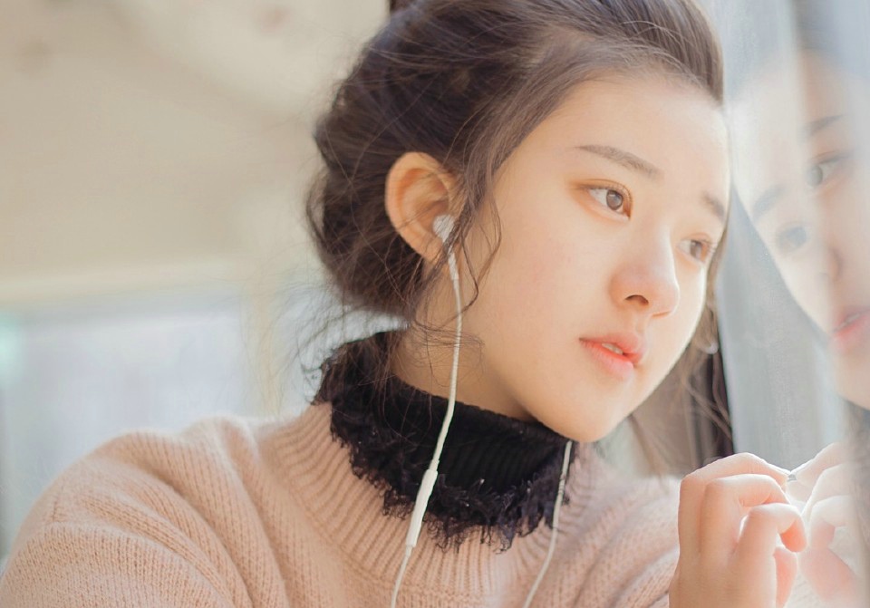 回顾经典——《爱莲说》下联：花间蝶舞翅生香