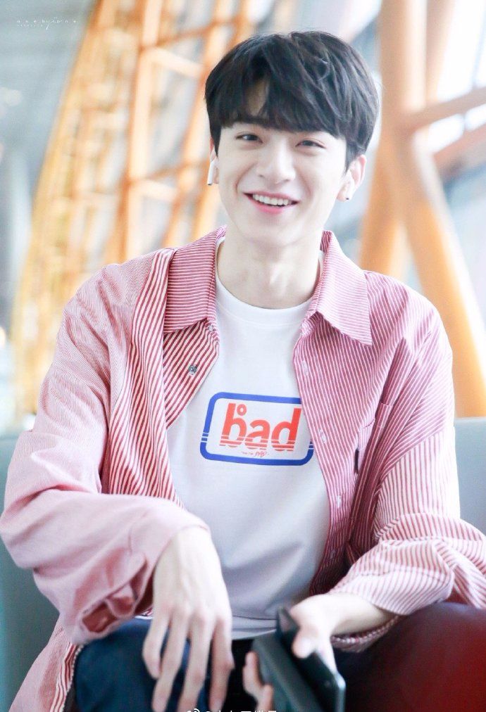 林一匡威同款,林一西装匡威