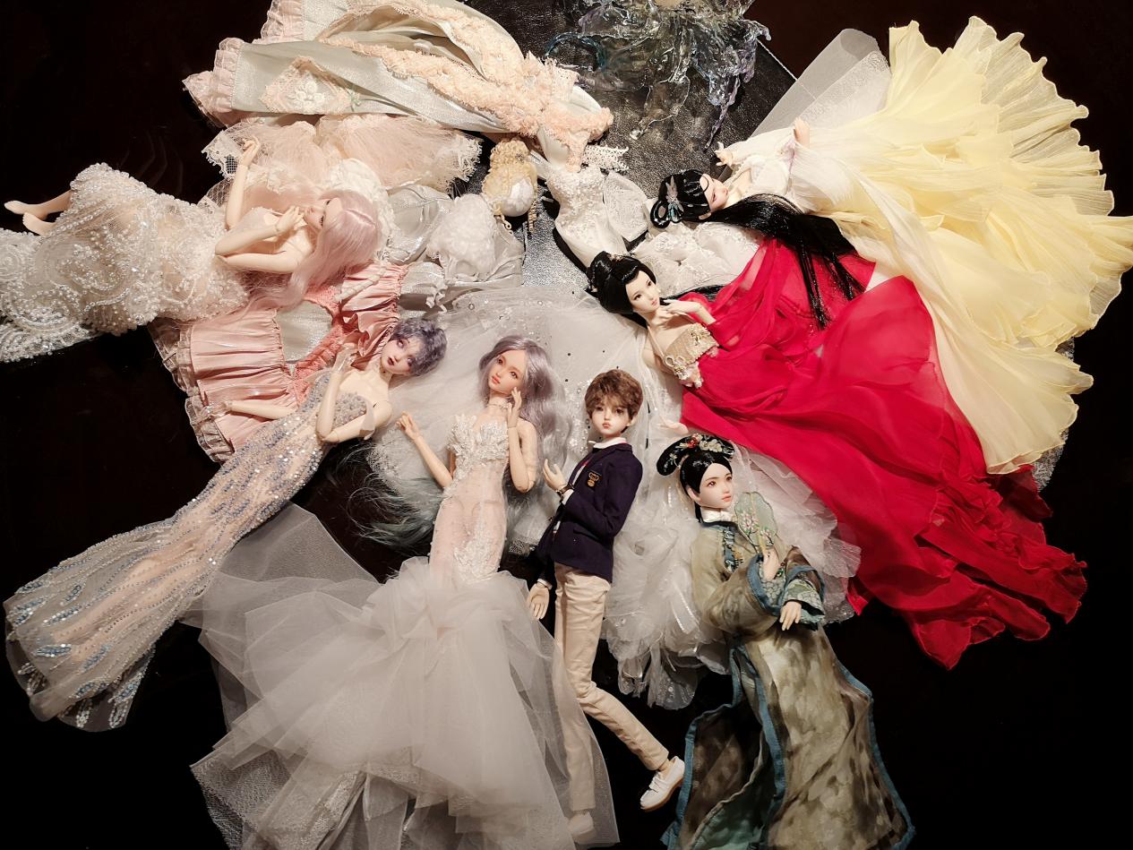 继潮玩手办lo裙JK之后，闲鱼终于朝娃圈下手了