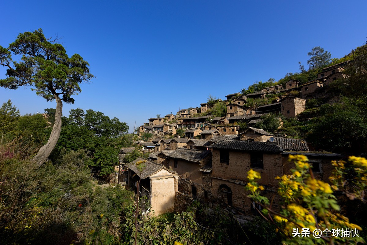 深山里的古村,深山的古朴村寨