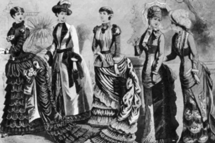 每分钟卖600件内衣，一年收入500亿，维密的三板斧到底是什么？