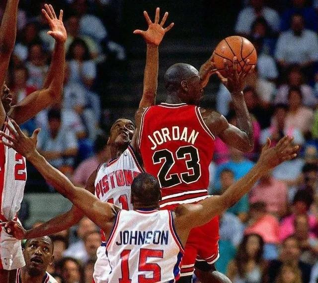 从乔丹到科比和詹姆斯,乔丹科比勒布朗一代又一代的传承