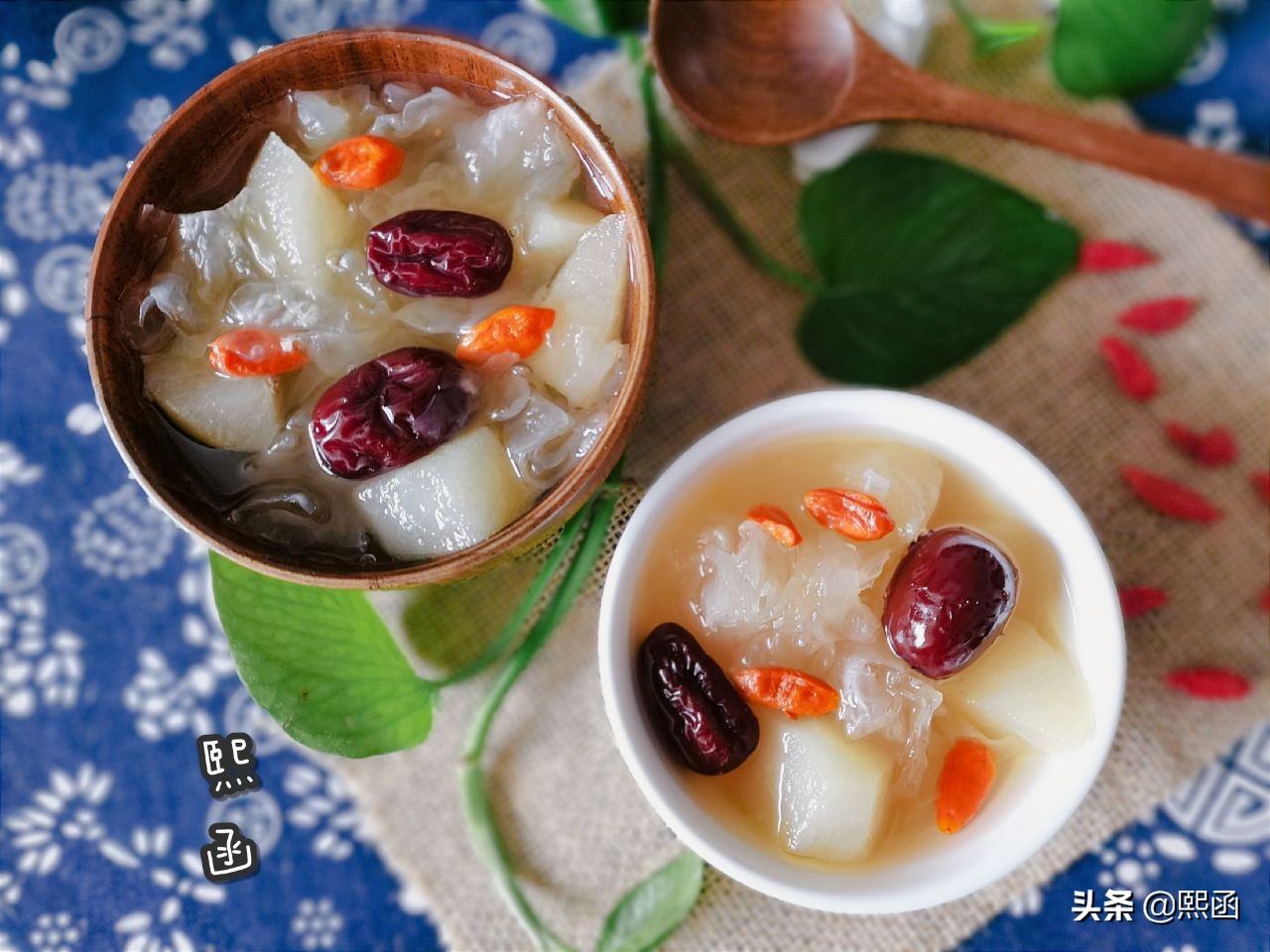 银耳和雪梨一起下锅能不能熬出胶,鲜银耳炖雪梨正确做法