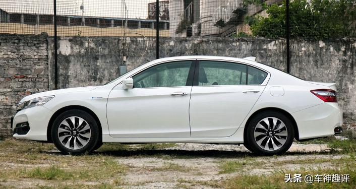 十代雅阁与9.5代雅阁该怎么选,十代雅阁低配和高配的驾驶感受