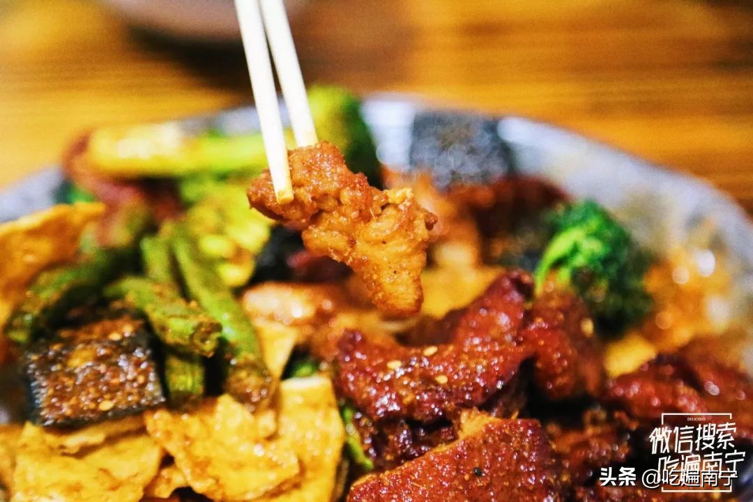 走错2次路,问了3个路人,终于找到偏僻小巷里的这家炸串店!