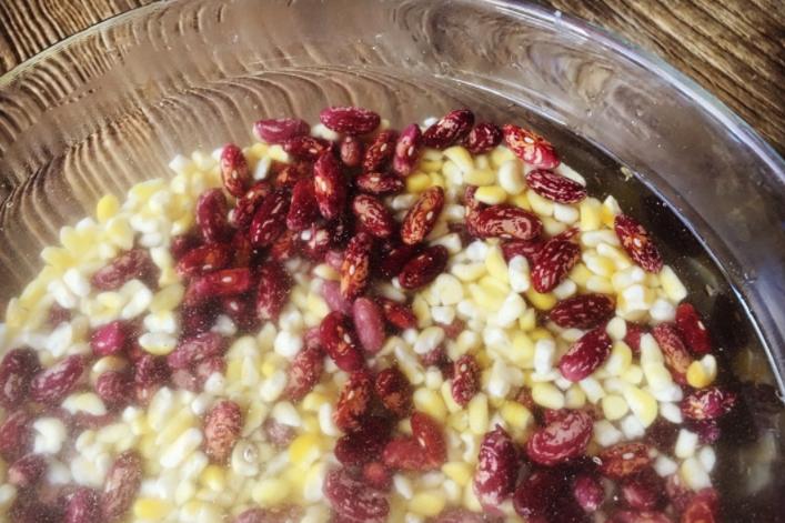 晚饭不知道吃啥清淡点,软糯香滑的大碴子粥