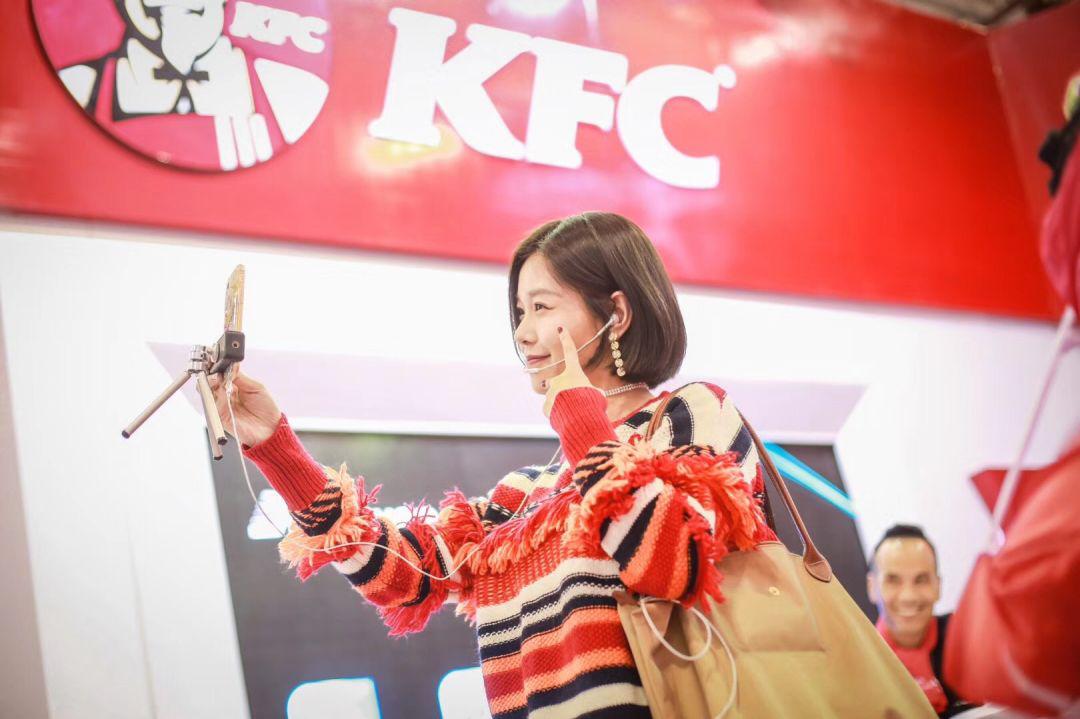 免费玩还送手机？网红小姐姐现场带你通关拿口红，到场就送礼品！