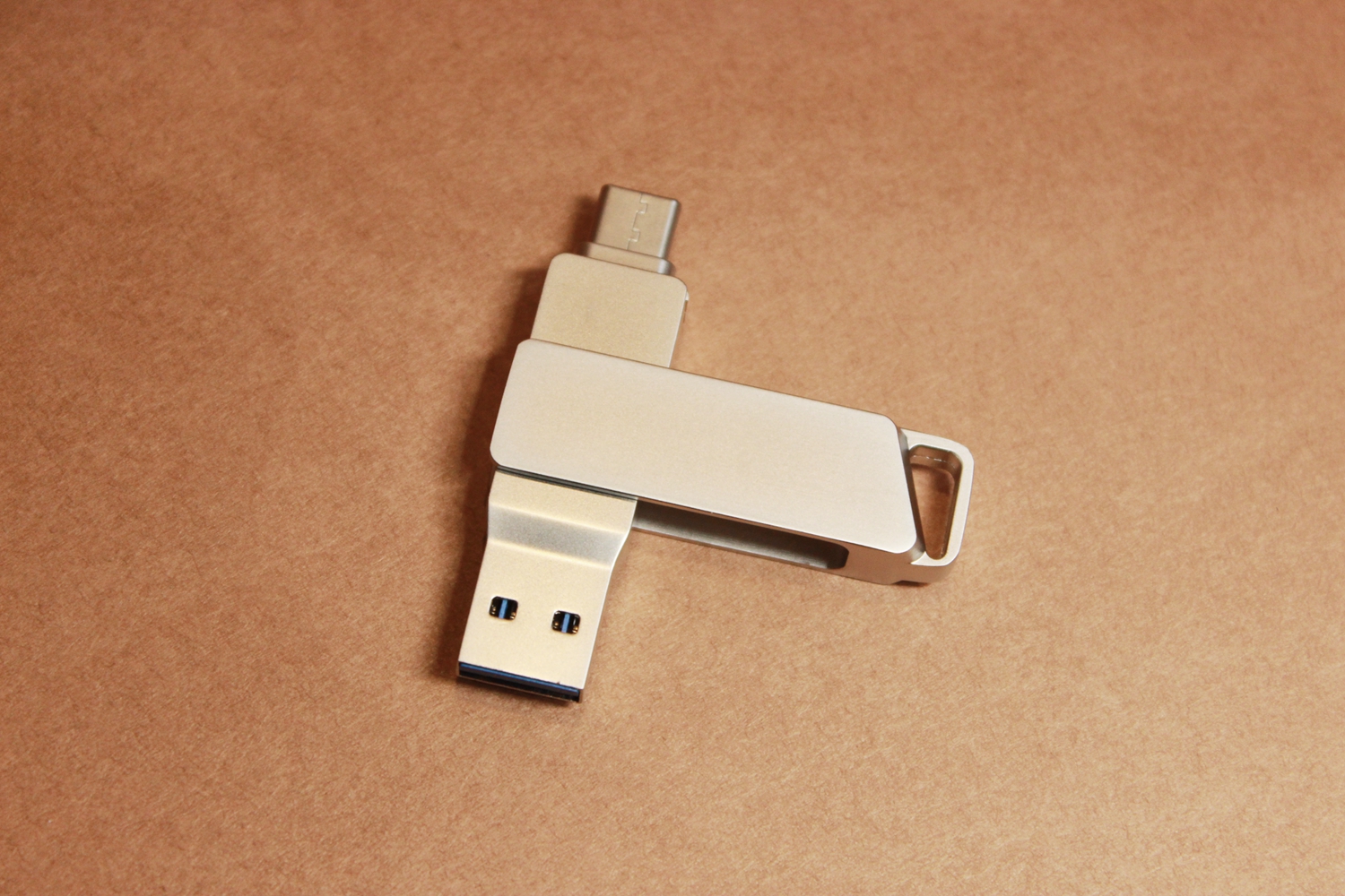 电脑内存不够能加移动u盘,飚王固态u盘质量好吗