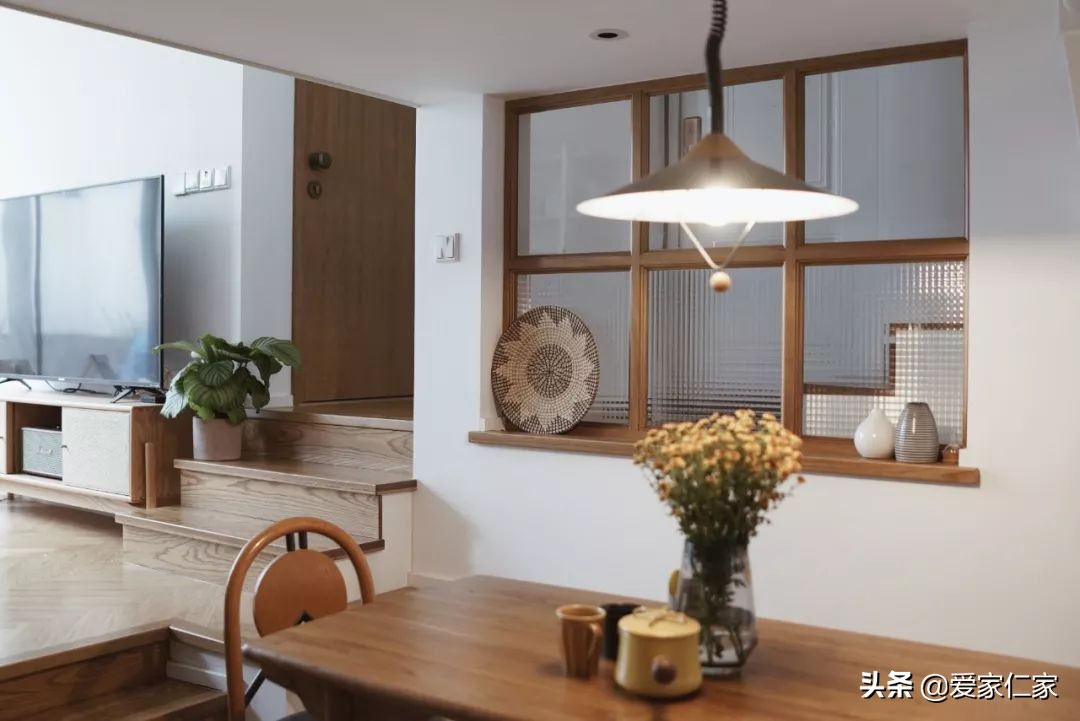 她买下32㎡上海老旧学区房,为女儿打造小桃园,还有超舒适大庭院