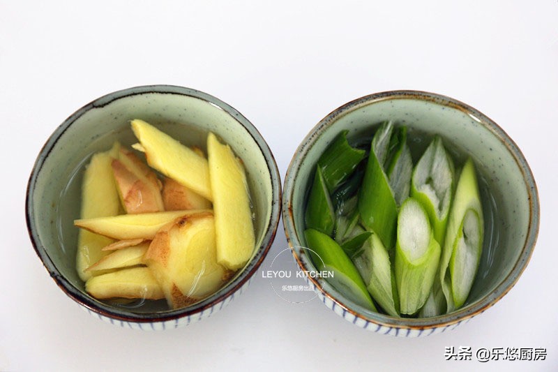 年夜饭肉丸怎么炖好吃又简单,年夜饭必备的家常菜萝卜肉丸子