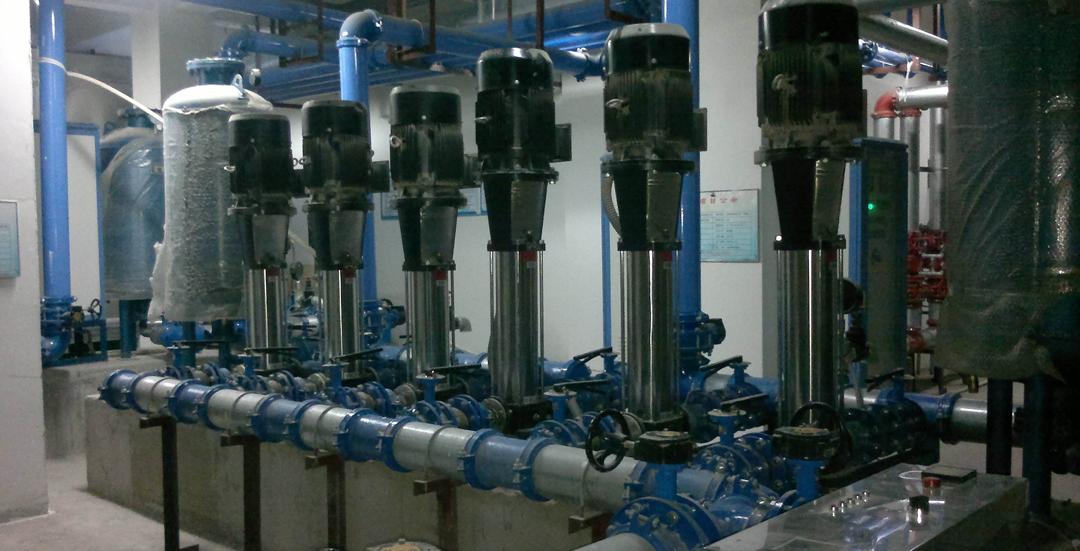 水是从哪往哪流的,楼顶的水需要往哪里流