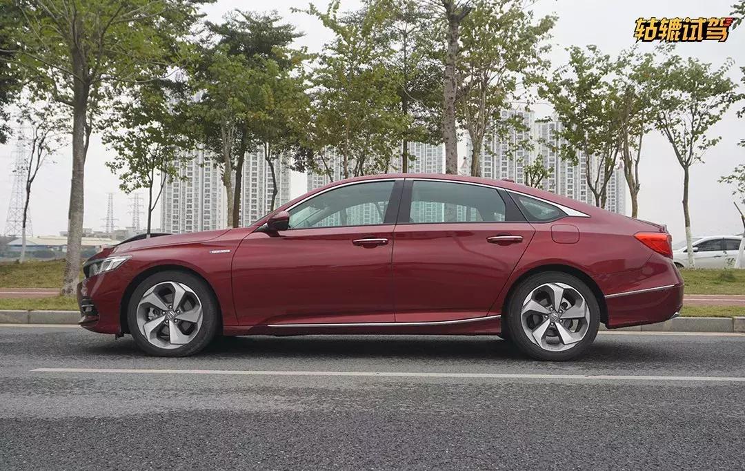 试驾｜1000公里体验混动雅阁：开起来是家用车，玩起来是性能车