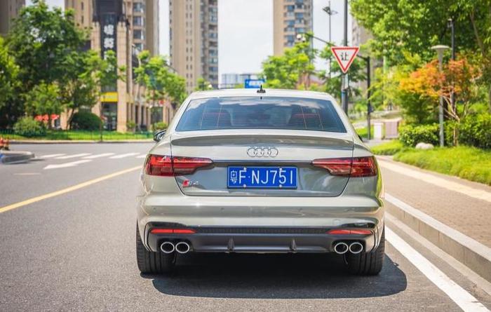奥迪s43.0t冷启动声浪,s4试驾声浪