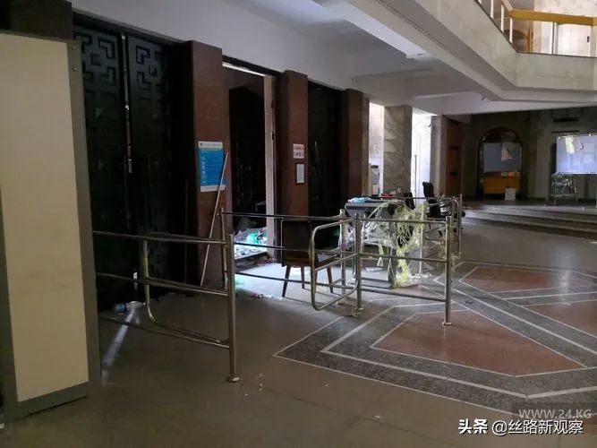 图集|骚乱过后,这还是象征吉国权力中心的“白宫”吗?