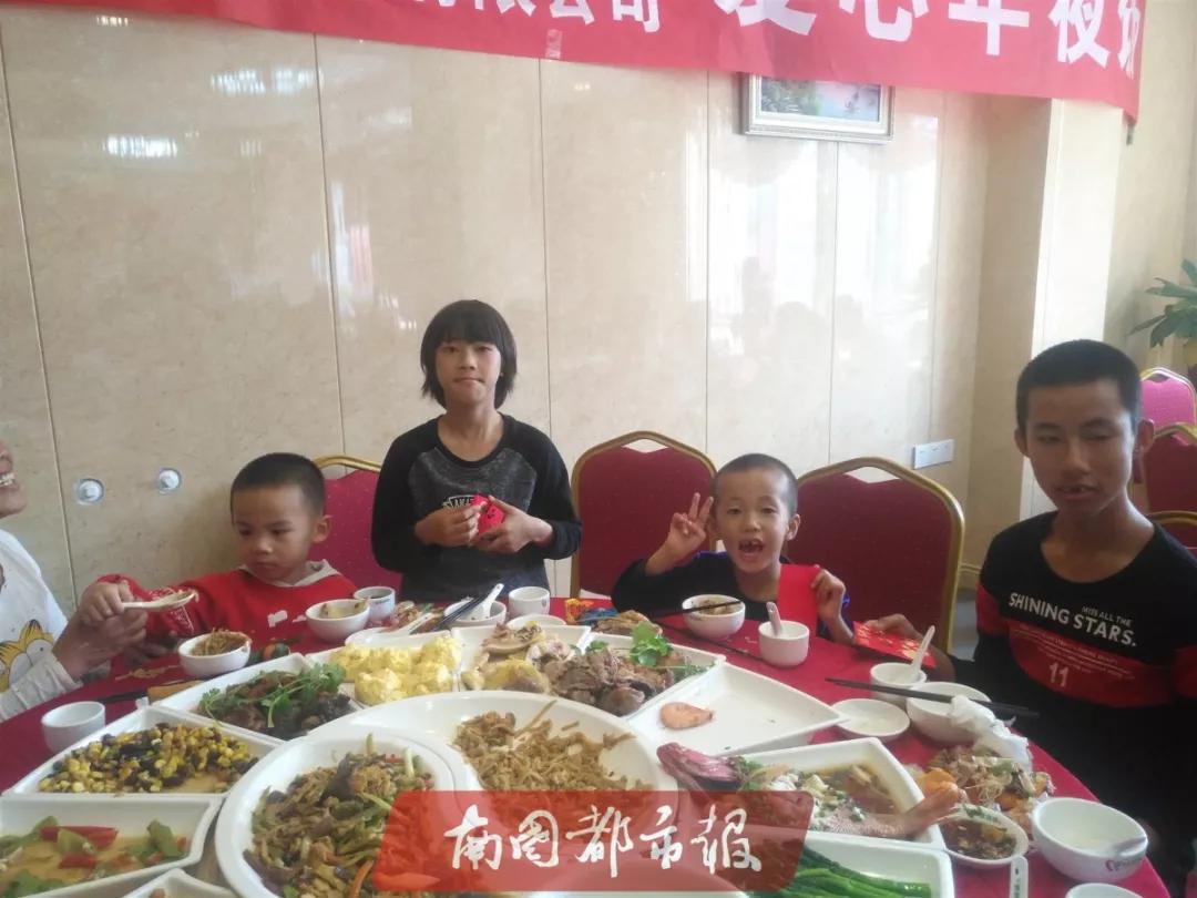 有年饭、有礼品、有欢声笑语…昨天,屯昌百余人在这欢聚一堂…