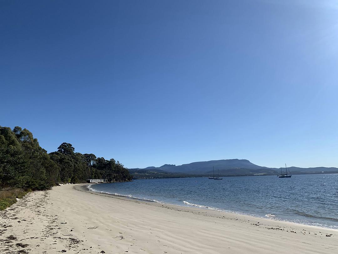 塔斯马尼亚心形小岛,降落西沙群岛