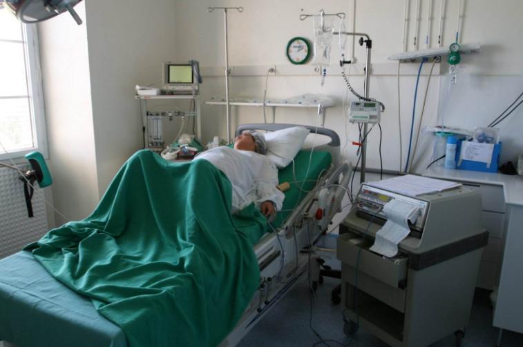 顺产备皮遭遇男护士，产妇害羞想让丈夫来，却被医生痛批胡闹