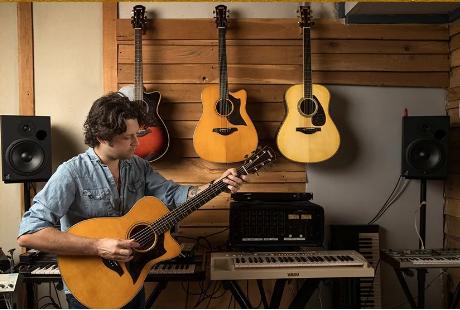 don吉他和雅马哈吉他哪个好,雅马哈可以自弹的钢琴