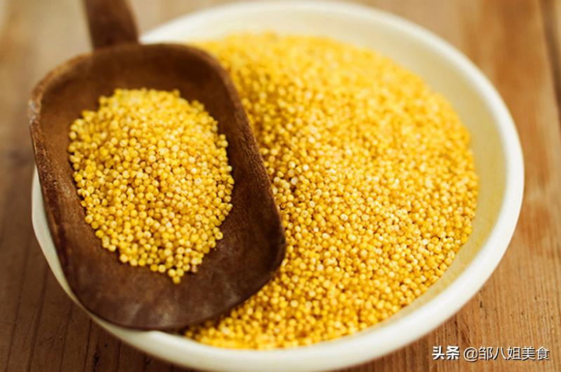 煮小米粥用不用盖锅盖,煮小米粥小米要不要泡一下