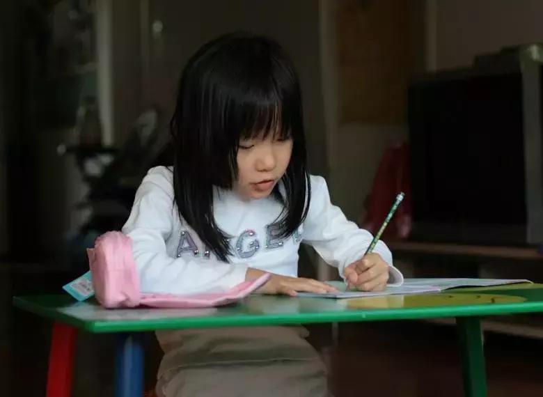 带你吃瓜之小学生奇葩作文,小学生写的奇葩作文搞笑版