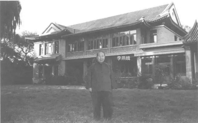 她陪伴宋庆龄54年，拼死保护宋家财产，宋庆龄逝后与其同葬