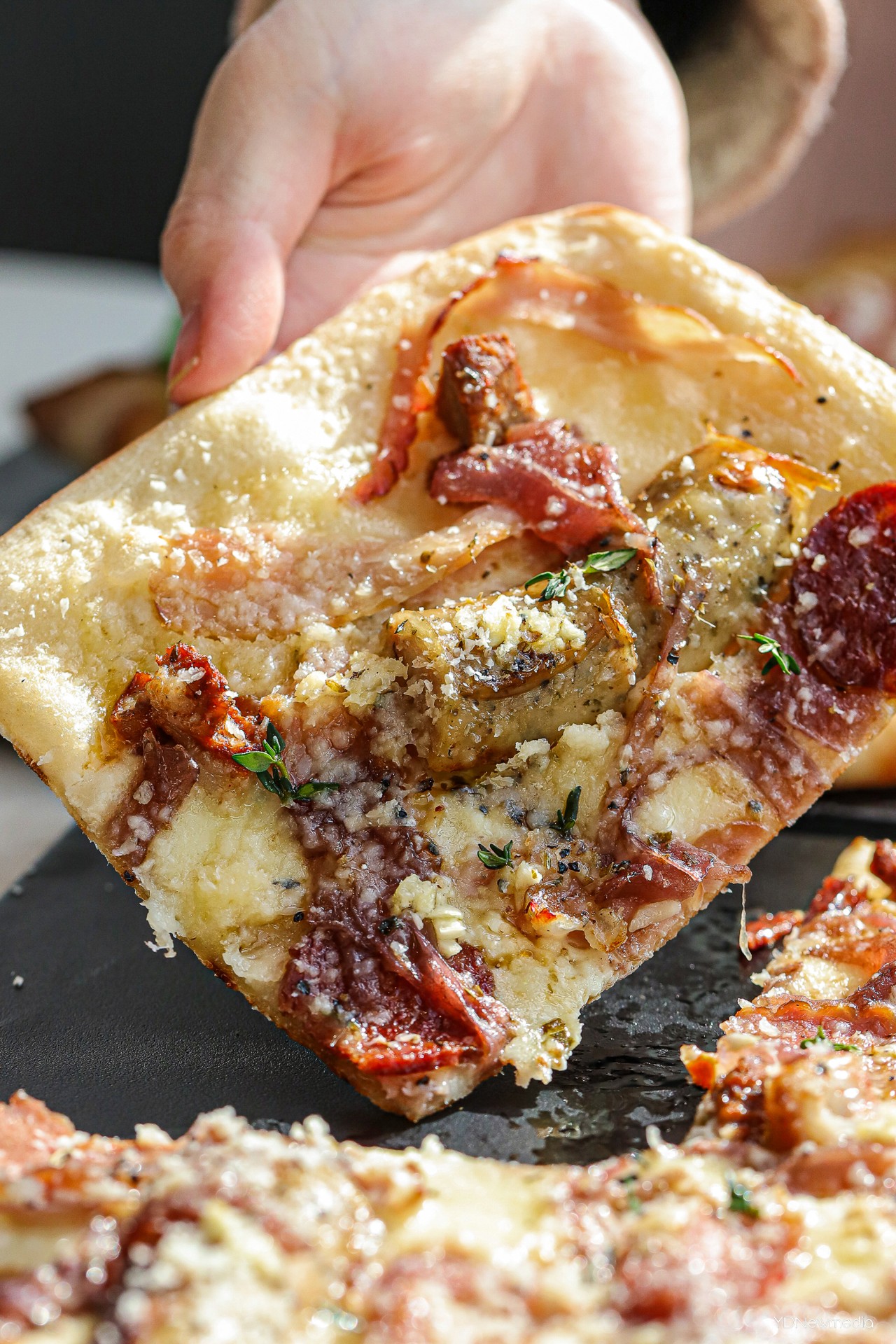 0.1cm圣诞限定薄金比萨，30天后下线