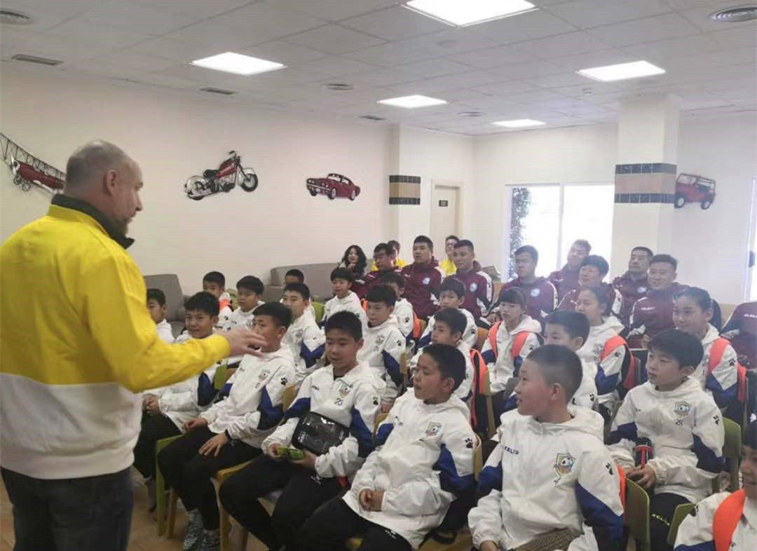 小学生球员赴欧学习体会都要被套路中国足球还有救吗？