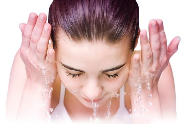 补水爽肤水的做法,补水效果最好能锁住水分的爽肤水