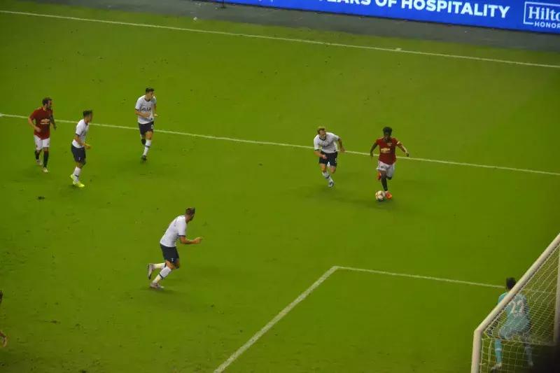 观球手记炎炎夏日在家门口感受狂热英超，我在，就是主场