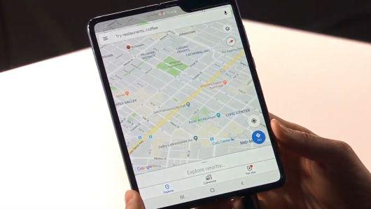 这段时间被折叠手机刷屏，其实这部美剧早就预言了，还是三折叠机