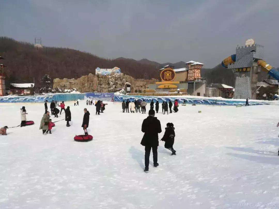 墨子古街观光小火车,中原雪乡晚上