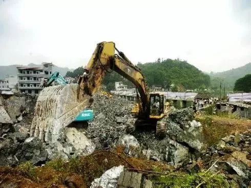 开挖掘机久了会有什么感觉,男生开挖掘机真的很累