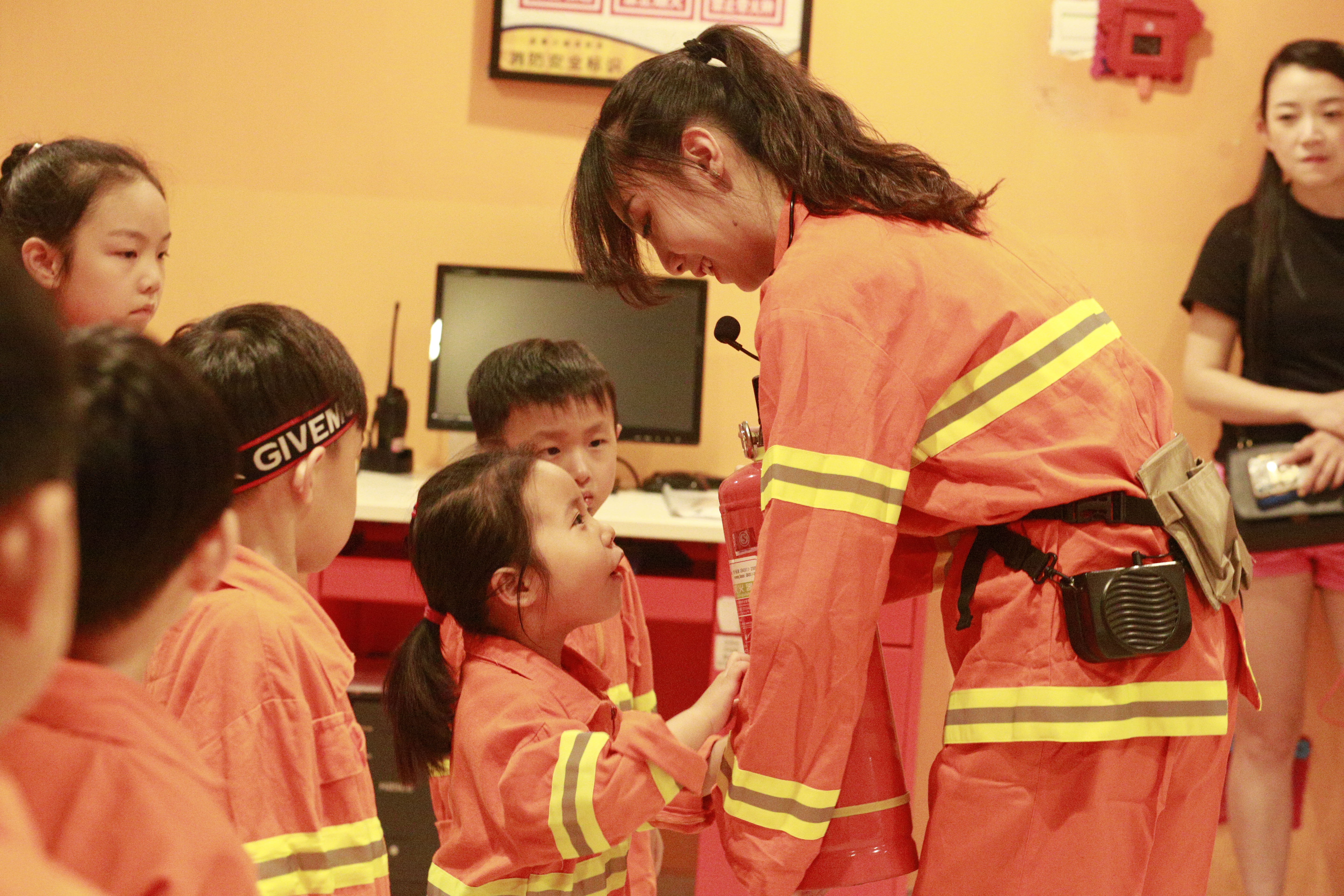 暑期狂欢--彤*妞小**第一次体验麦鲁小城，嗨翻喽