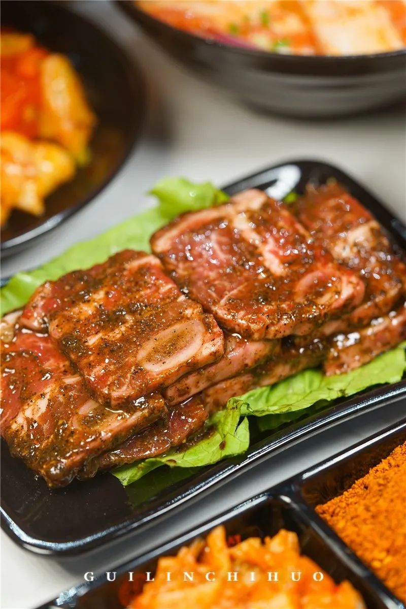 被安利了3年的长沙网红烤肉店，这回在桂林终于吃上了