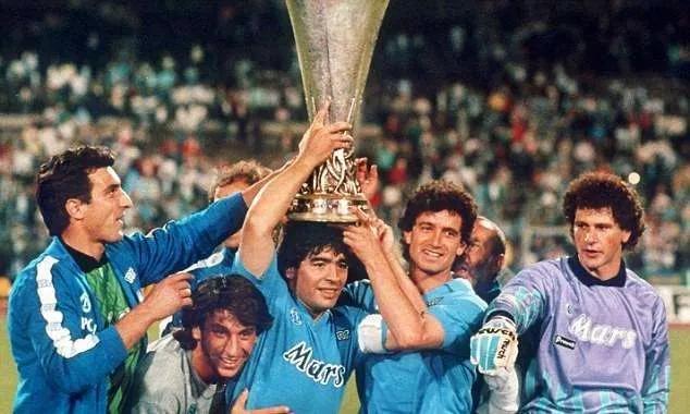 一代球王马拉多纳为何死亡,球王传奇马拉多纳因病