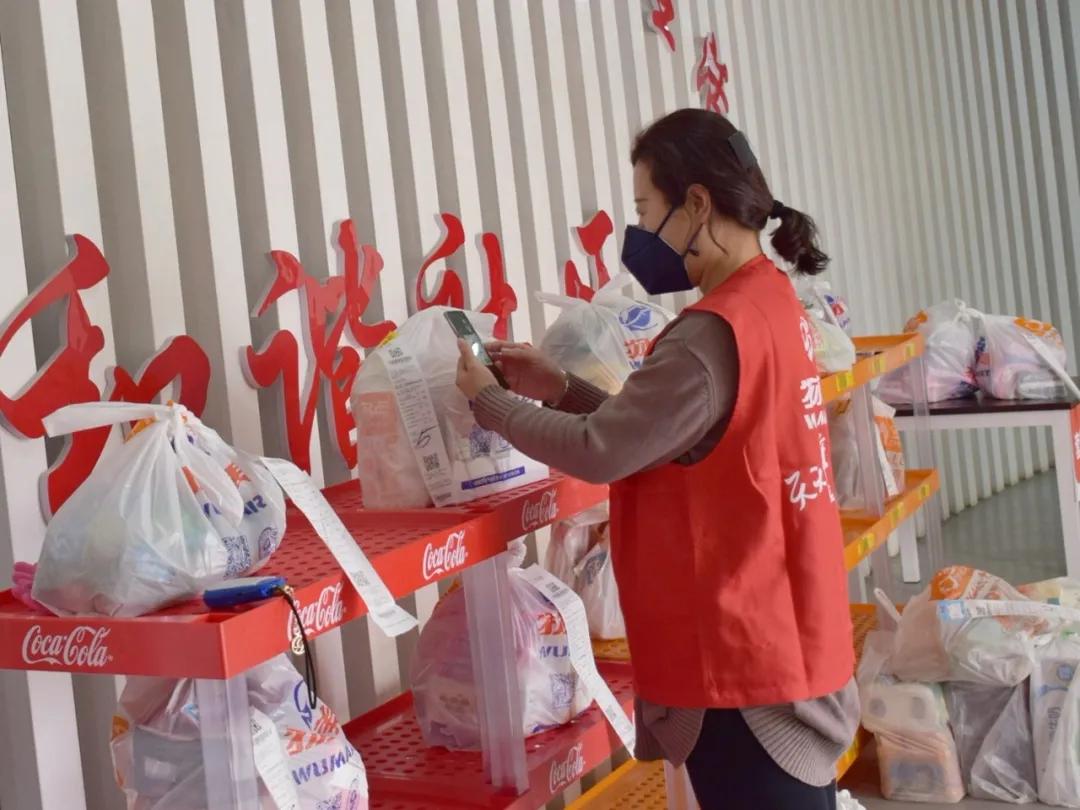 致敬巾帼战疫英雄,致敬坚守一线的巾帼英雄